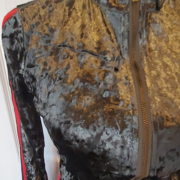 NWOT Olive crushed velvet jogger set - Picture 7 of 8